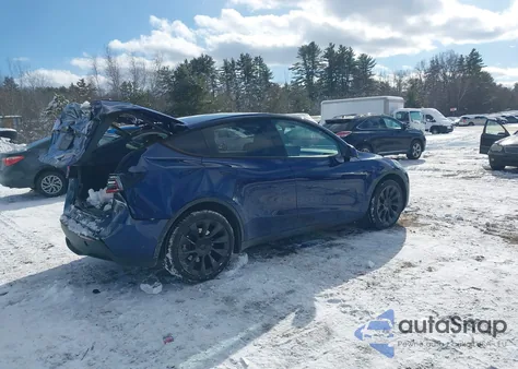 2023 Tesla Model Y Awd/Long Range Dual Motor All-Wheel Drive z USA, uszkodzony, nr VIN 7SAYGDEE1PA107970
